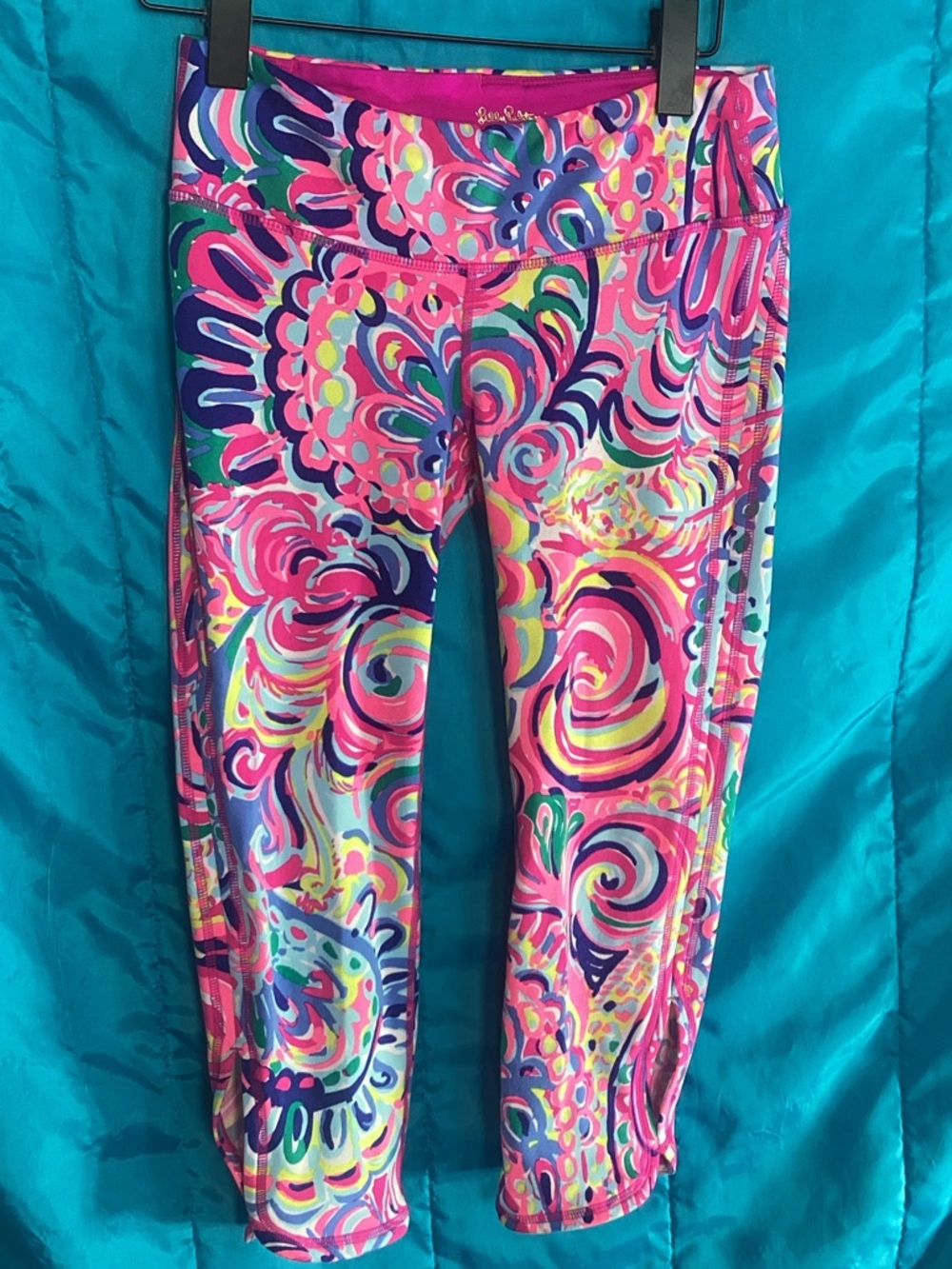 Lilly Pulitzer Pink Multi Swirl Capri Leggings - Picture 2 of 8